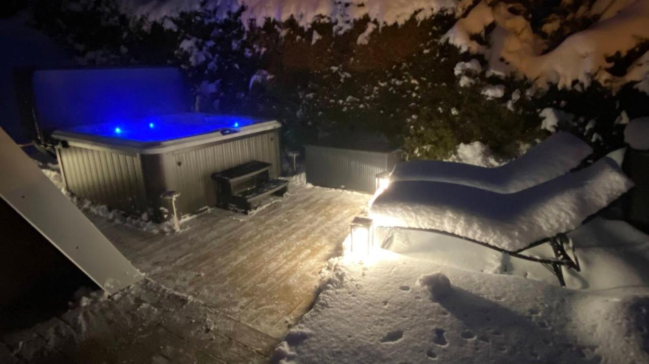 Au-Doux-Altic Chalet Romantique Avec Jacuzzi Et Sauna Metabief Bagian luar foto